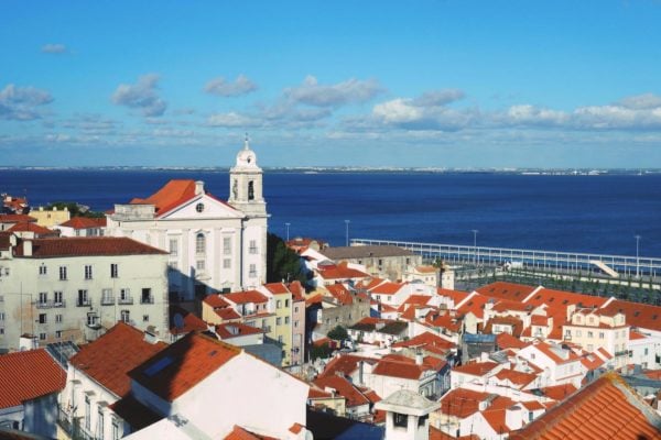 البرتغال - الإقامة عبر الاستثمار - سيفوري أند بارتنرز